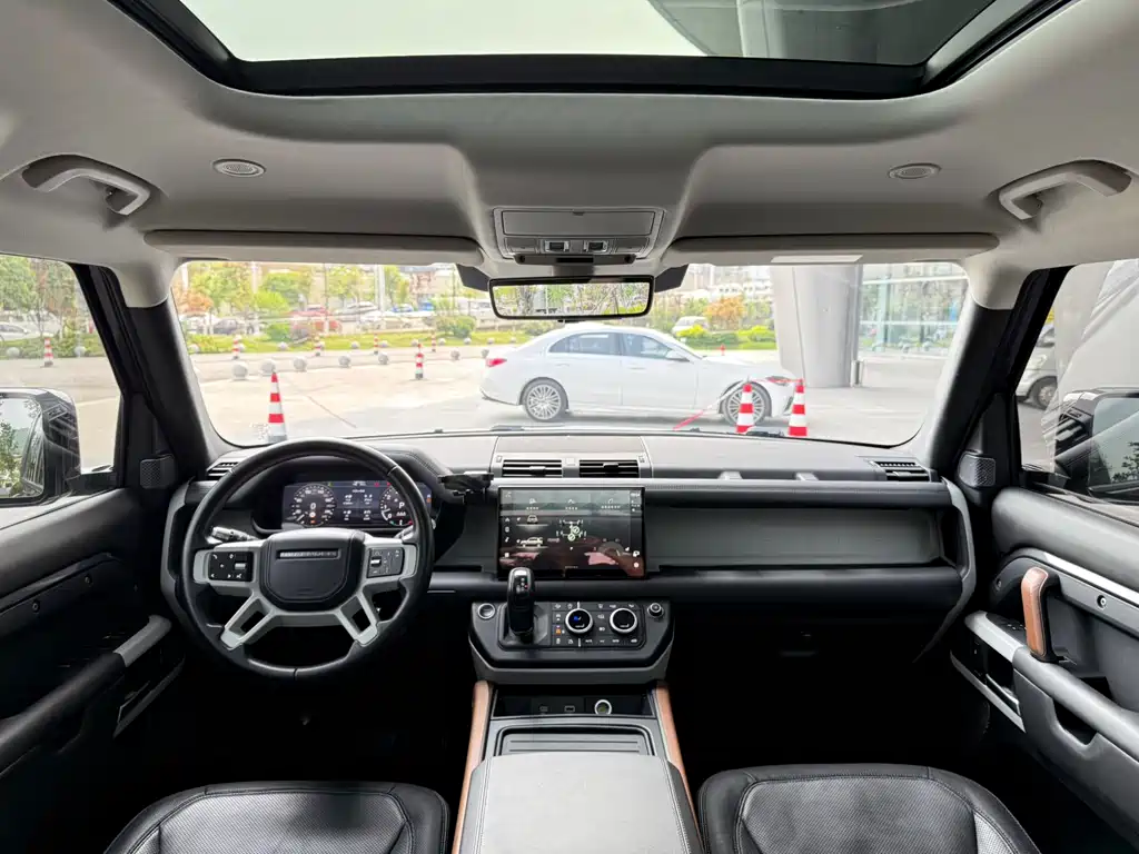 Land Rover Defender 2021 — фото 10