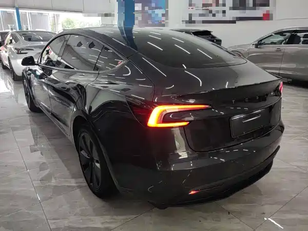 Tesla Model 3 2025