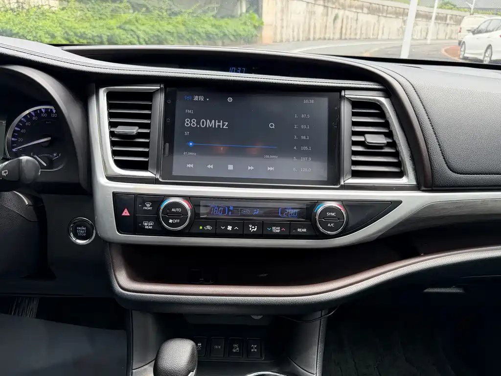 Toyota Highlander 2018 — фото 11