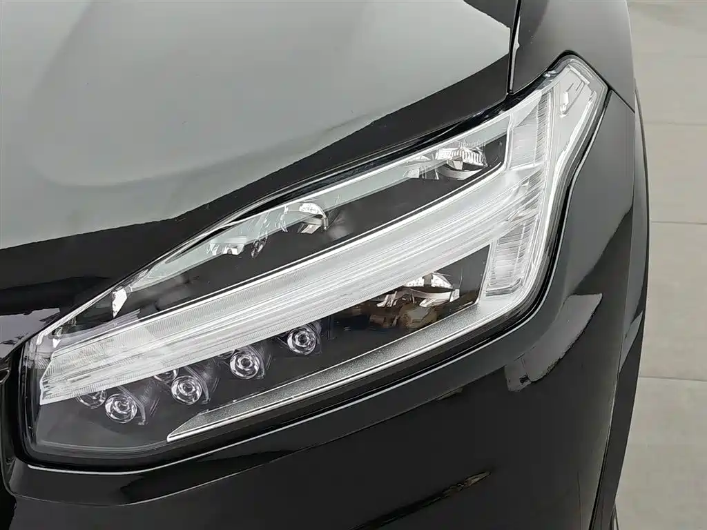 Volvo XC90 2021 — фото 7