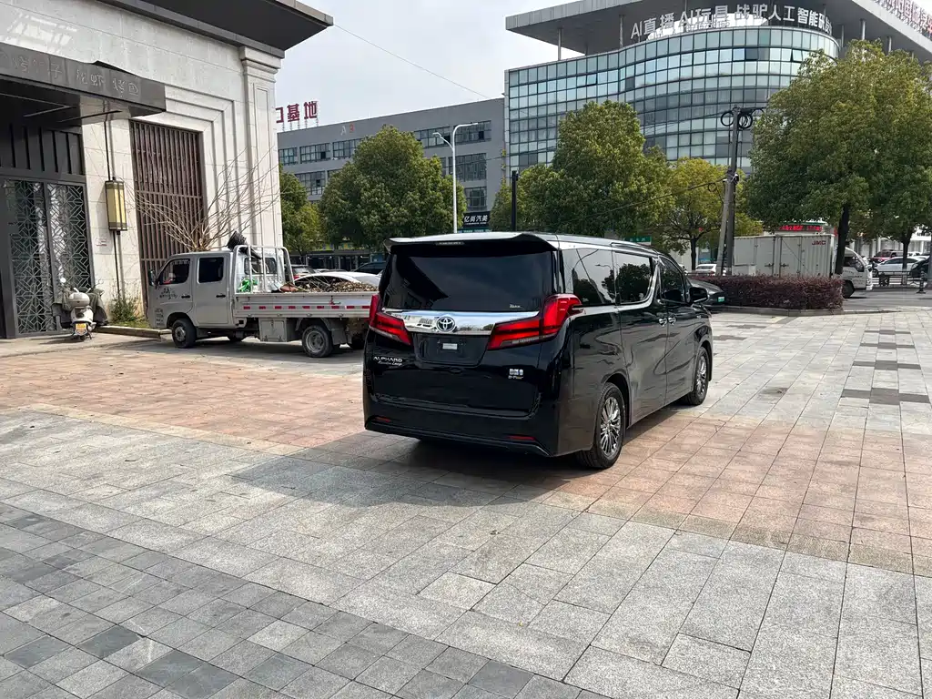Toyota Alphard 2020 — фото 23