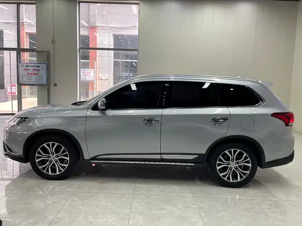 Mitsubishi Outlander 2016