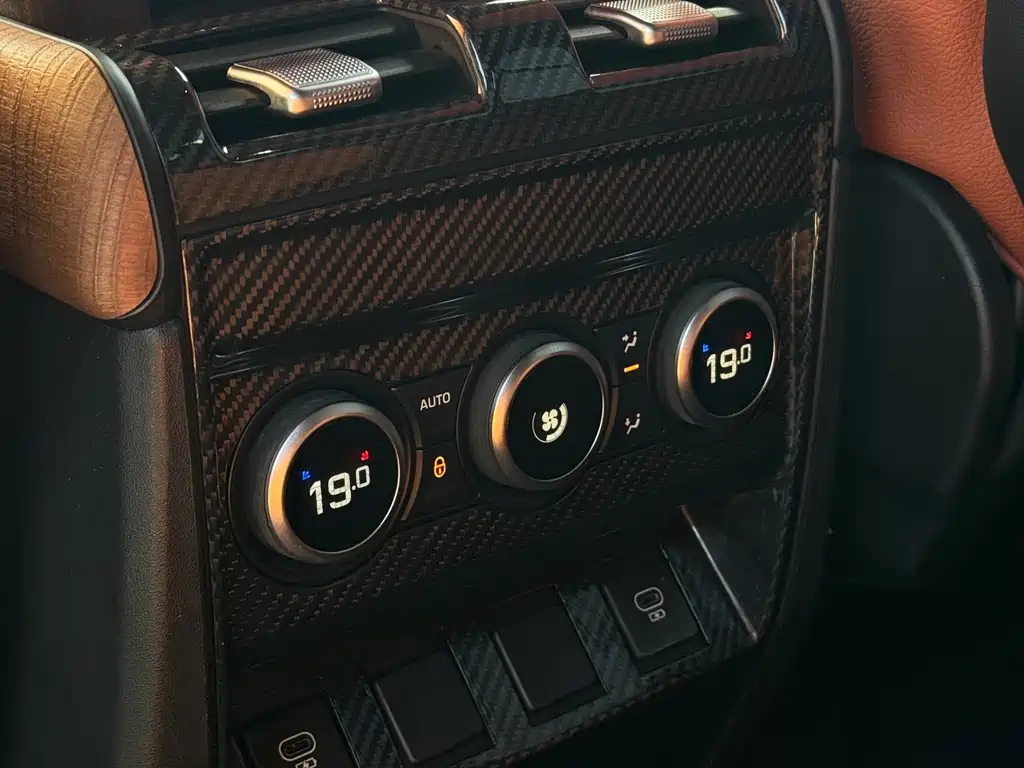 Land Rover Defender 2022 — фото 17