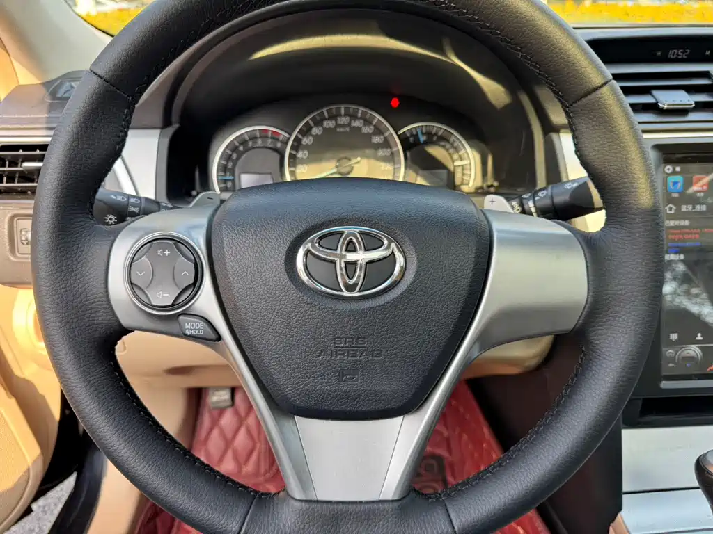 Toyota Camry 2013 — фото 11