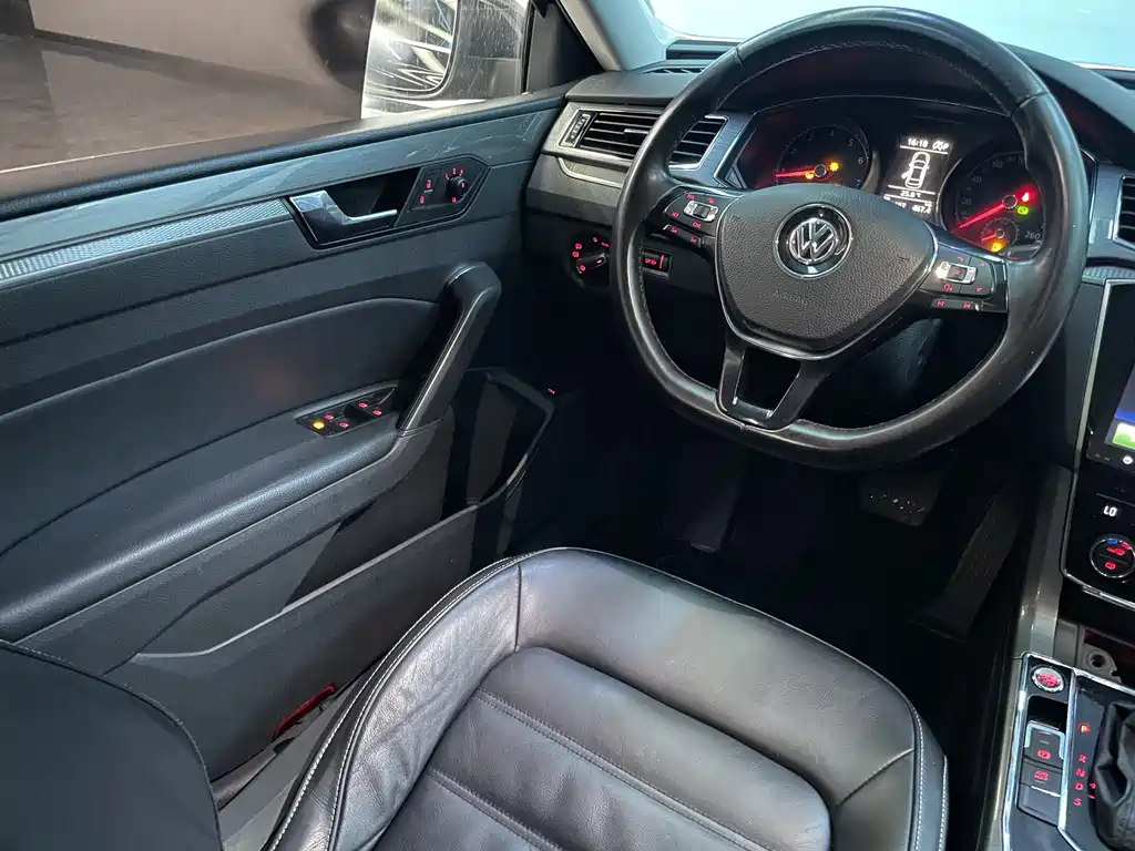 Volkswagen Passat 2017 — фото 13