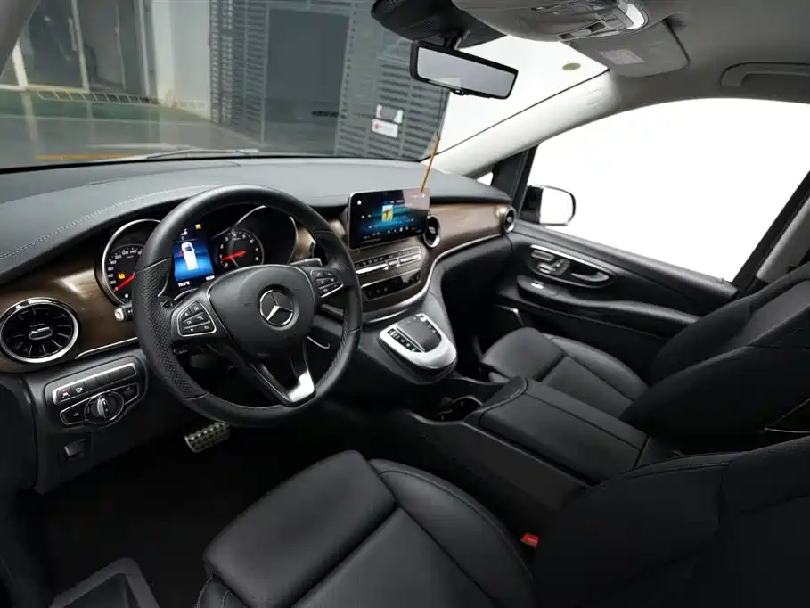 Mercedes-Benz V-Class 2023 — фото 3