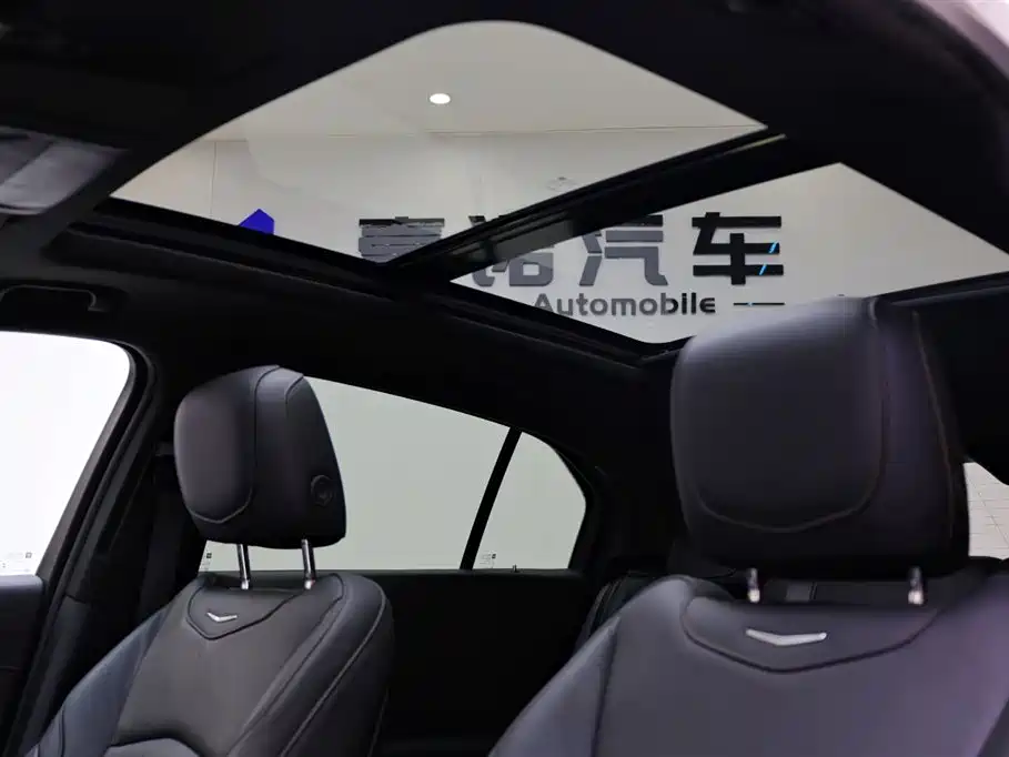 Cadillac XT4 2020 — фото 28