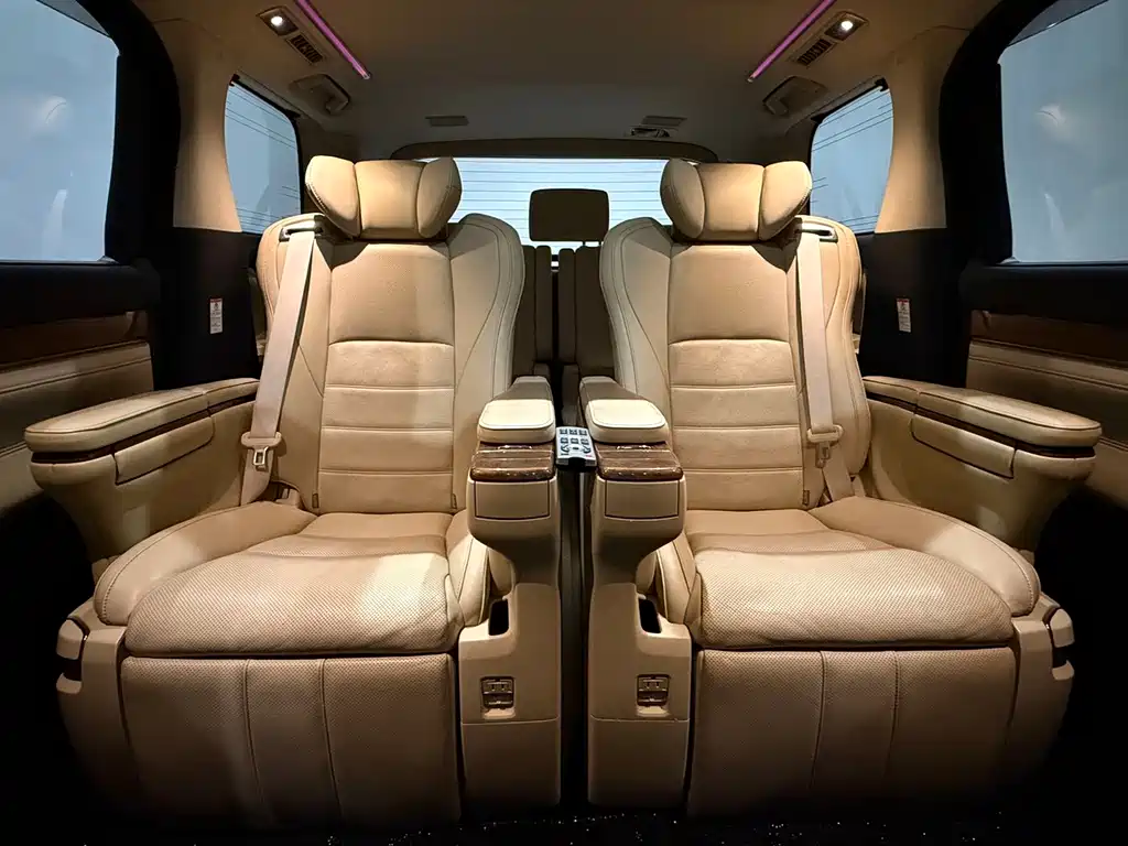 Toyota Alphard 2017 — фото 12