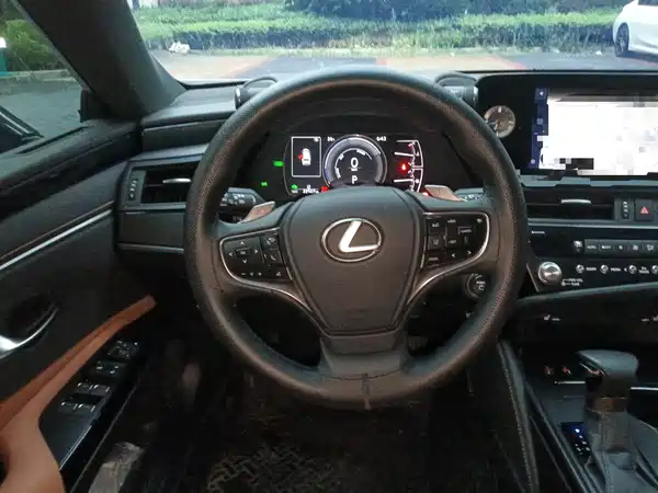 Lexus ES 2023