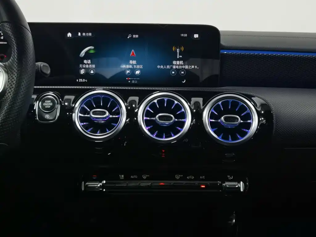 Mercedes-Benz A-Class 2019 — фото 12