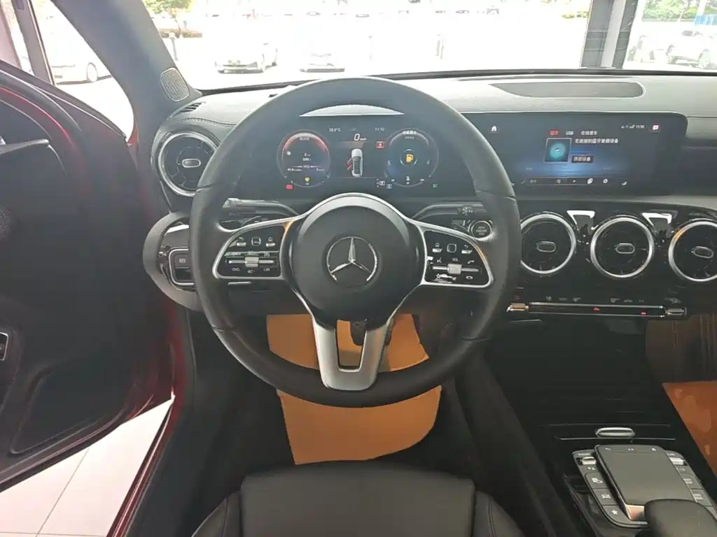 Mercedes-Benz A-Class 2021 — фото 11