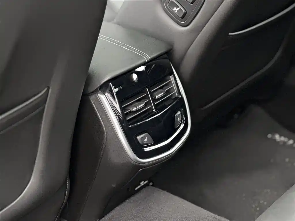 Cadillac XTS 2017 — фото 12