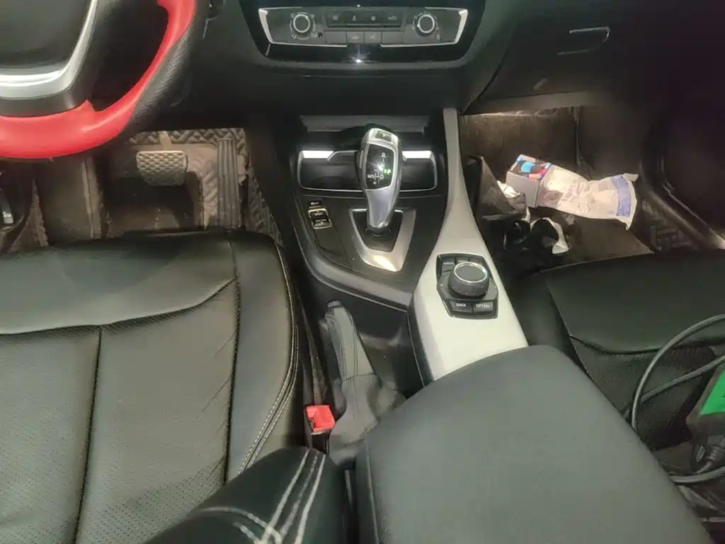 BMW 1 Series 2018 — фото 14