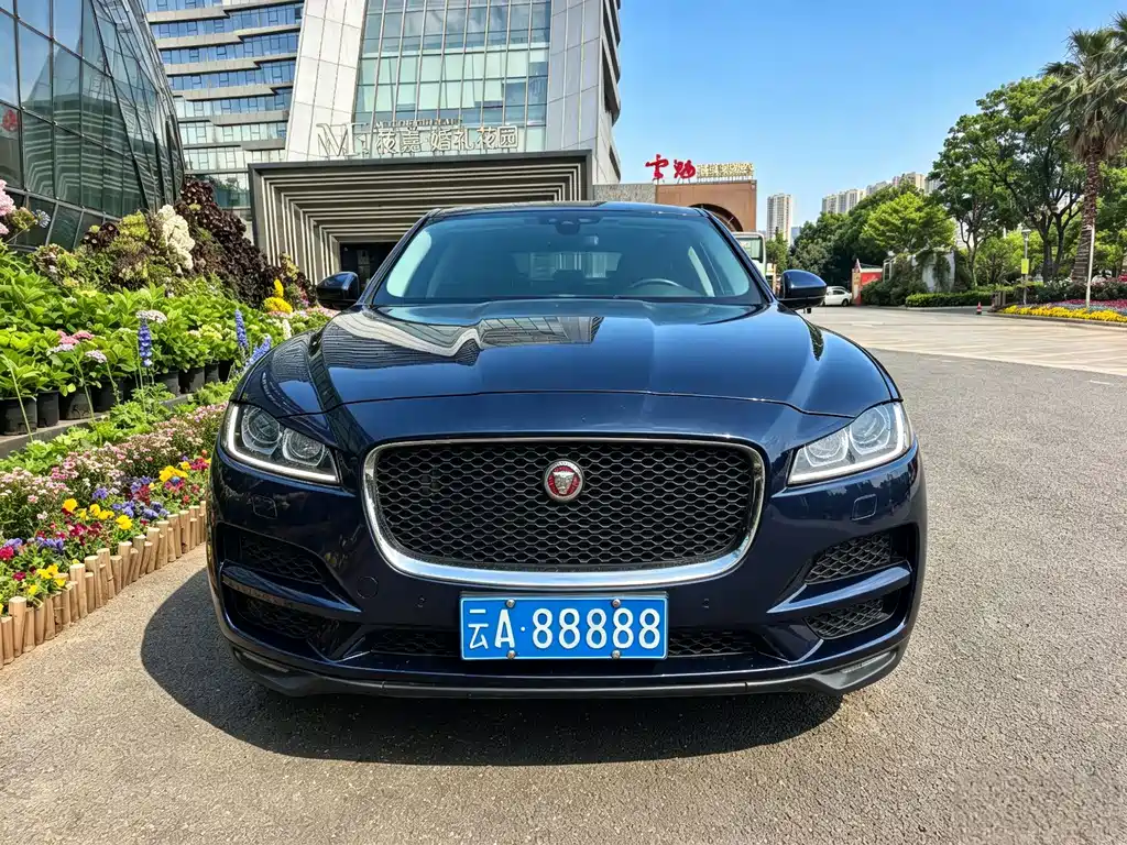 Jaguar F-PACE 2018