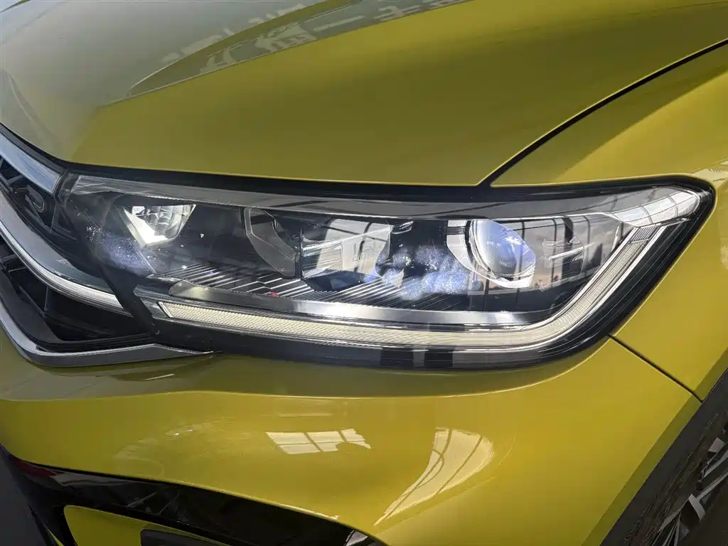 Volkswagen T-Roc 2023 — фото 10
