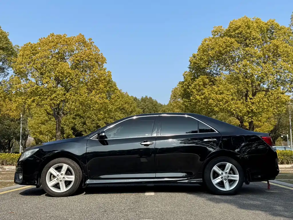 Toyota Camry 2013 — фото 4