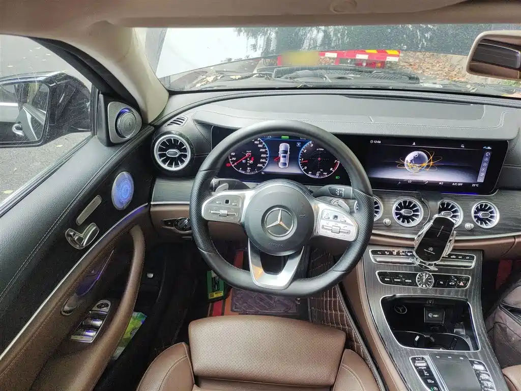 Mercedes-Benz E-Class 2019 — фото 11