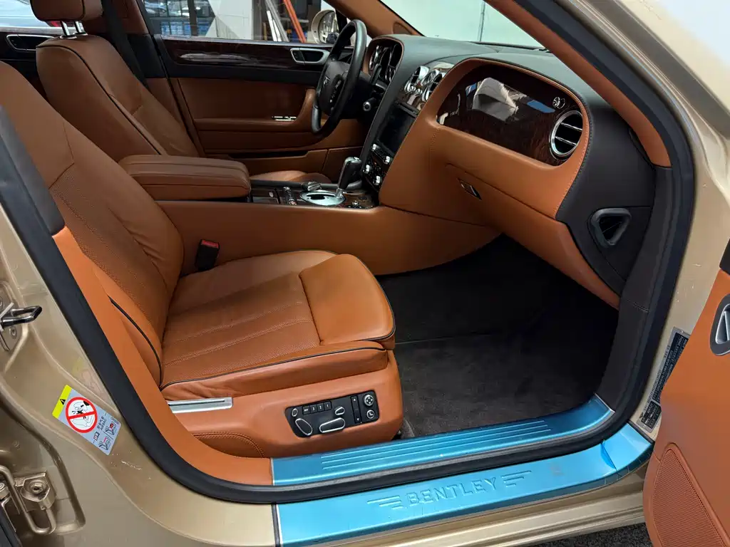 Bentley Flying Spur 2012 — фото 33