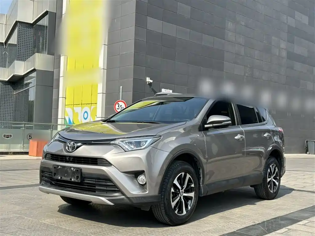Toyota RAV4 2018 — фото 1