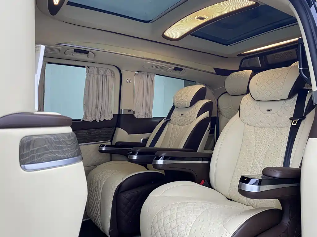Mercedes-Benz V-Class 2020 — фото 12
