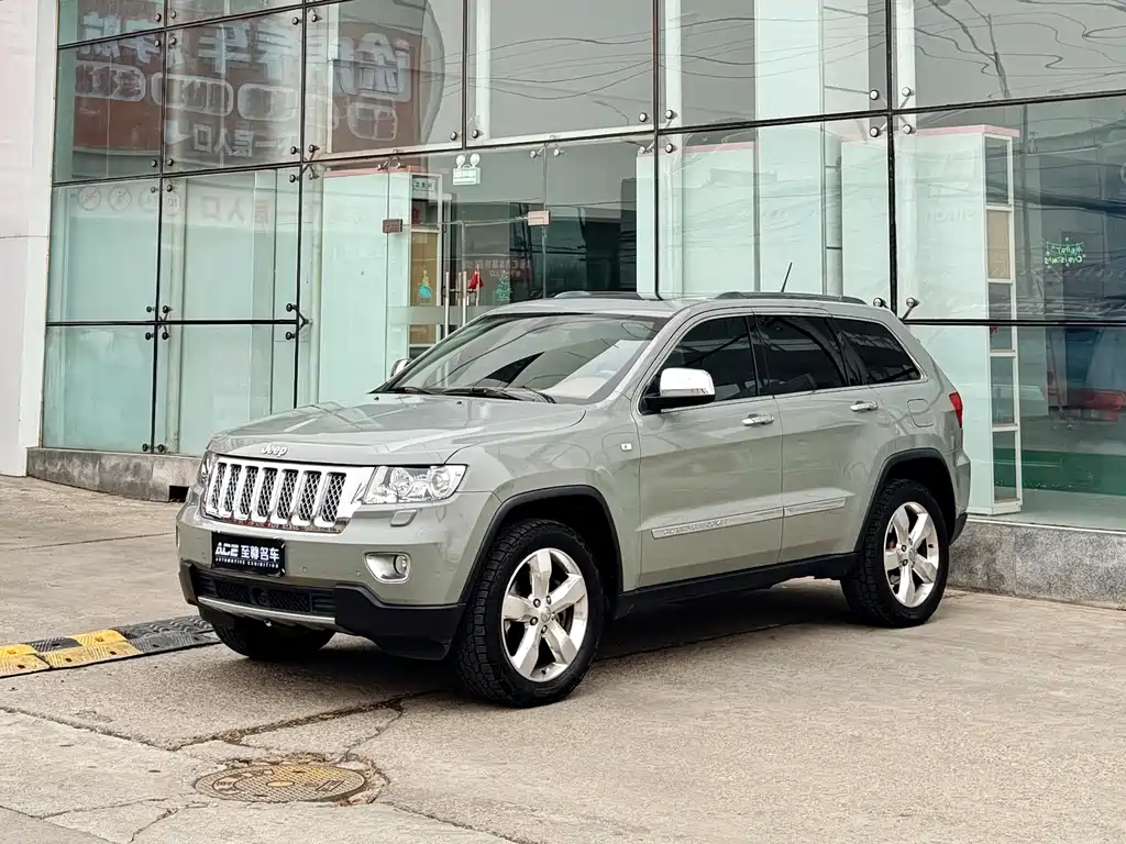 Jeep Grand Cherokee 2012 — фото 1