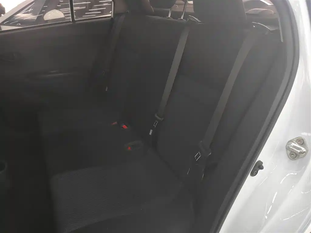 Toyota Yaris L 2019 — фото 13
