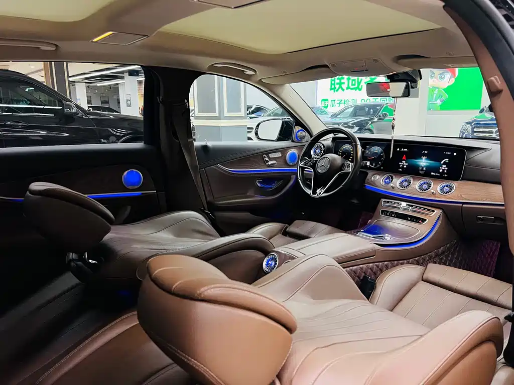Mercedes-Benz E-Class 2022 — фото 14
