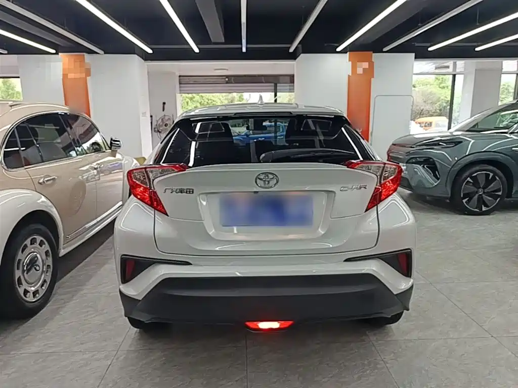 Toyota C-HR 2022 — фото 6