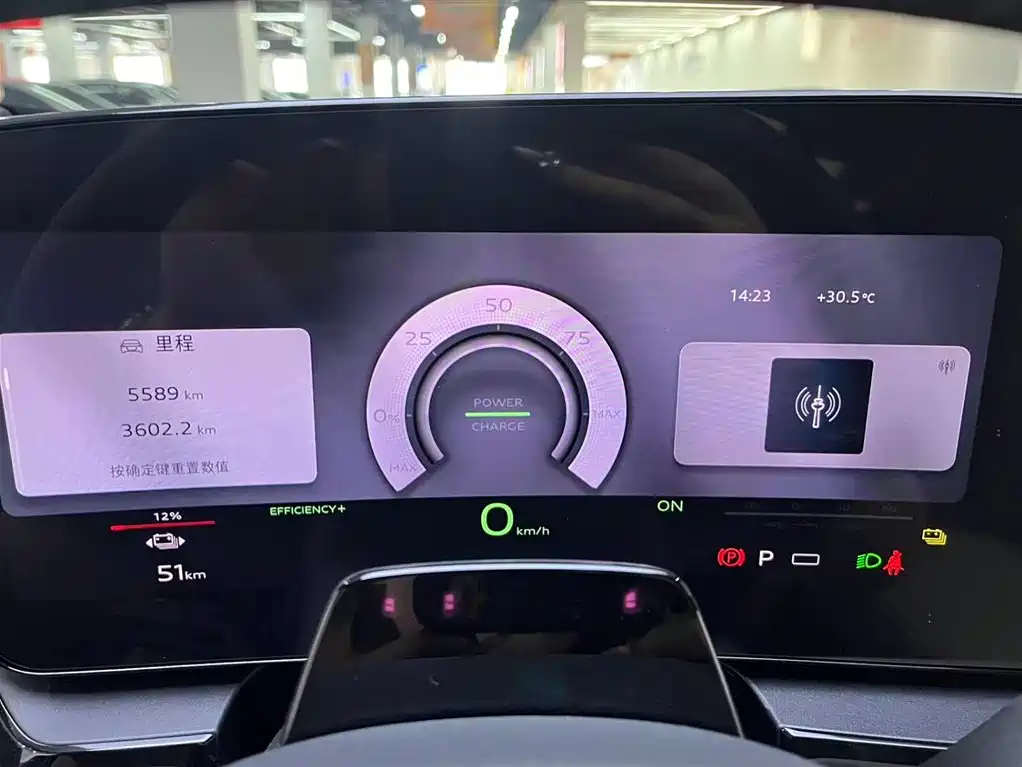 Audi Q6L e-tron 2025 — фото 9