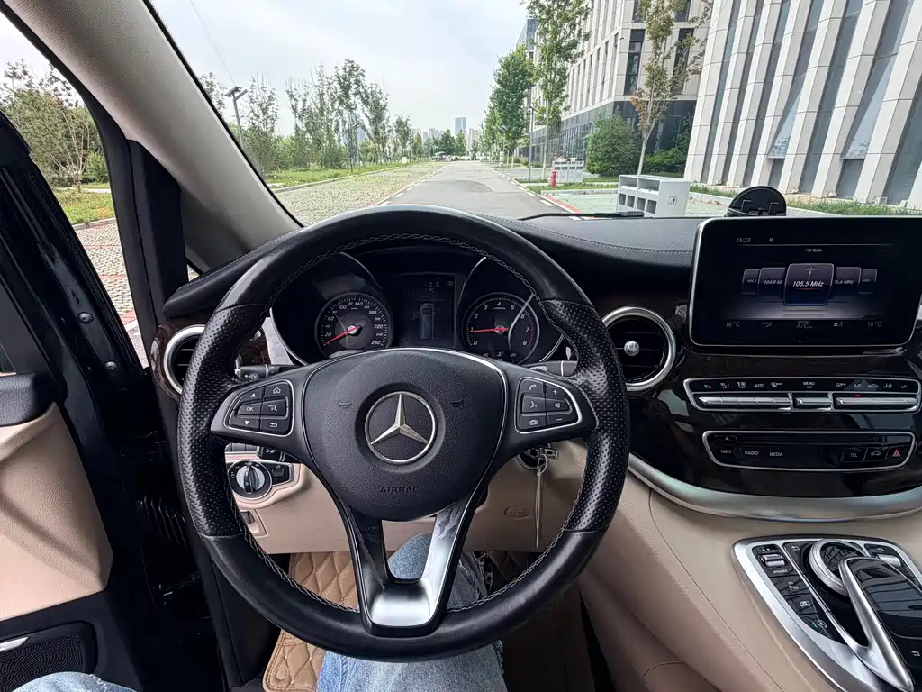 Mercedes-Benz V-Class 2018 — фото 8