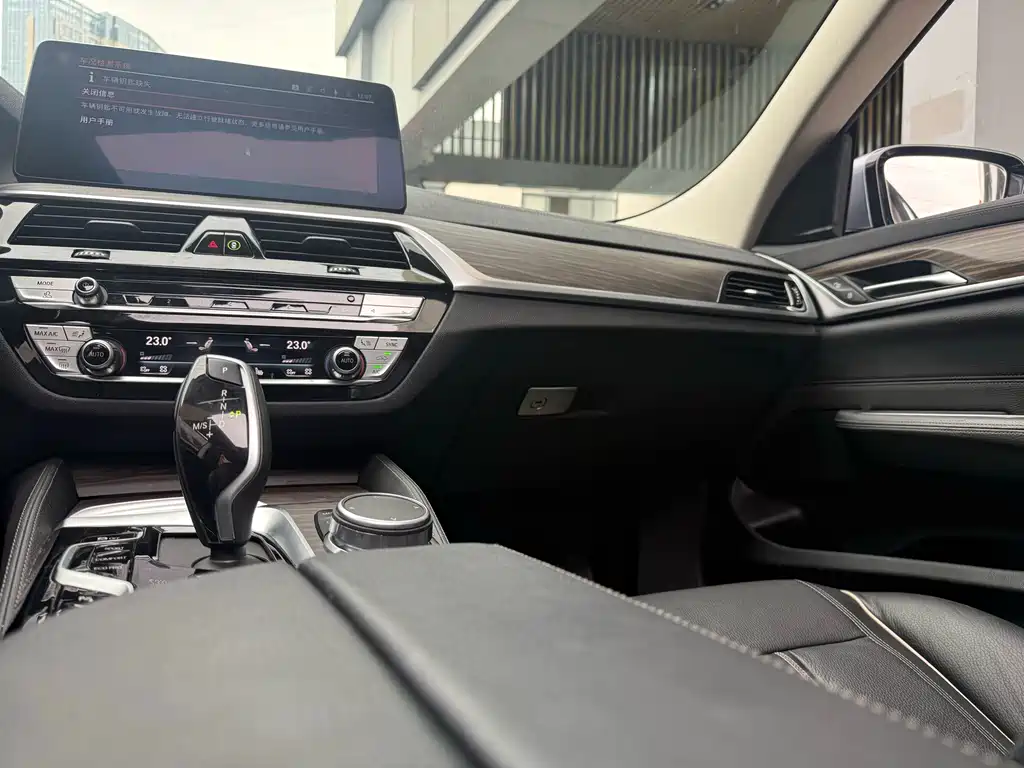 BMW 6 Series GT 2021 — фото 20