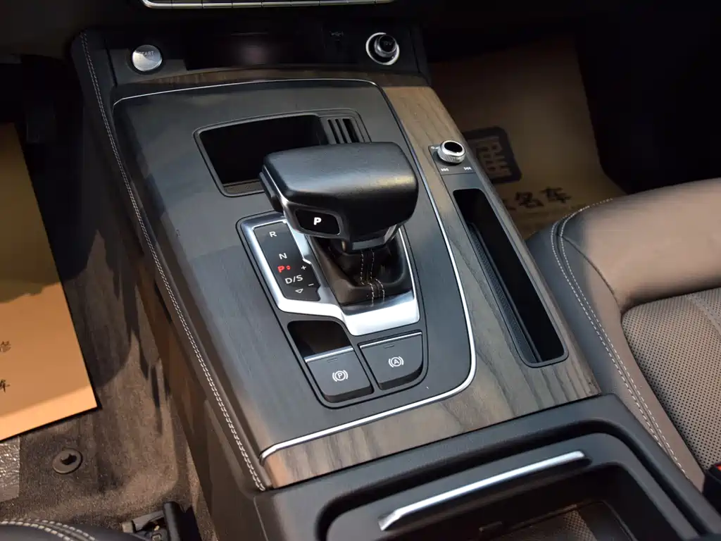 Audi Q5L 2023 — фото 17