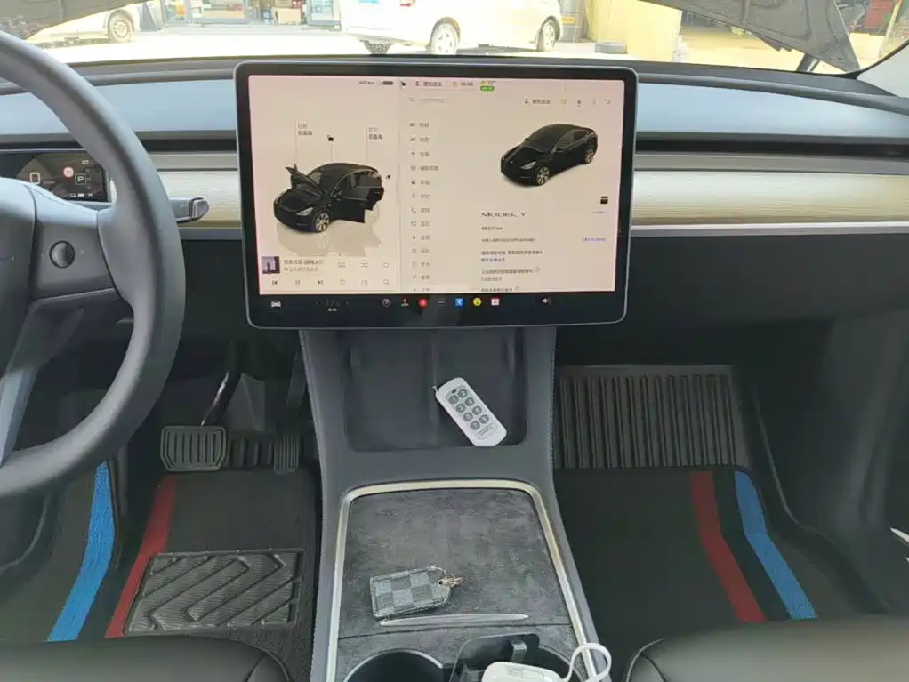 Tesla Model Y 2023 — фото 13