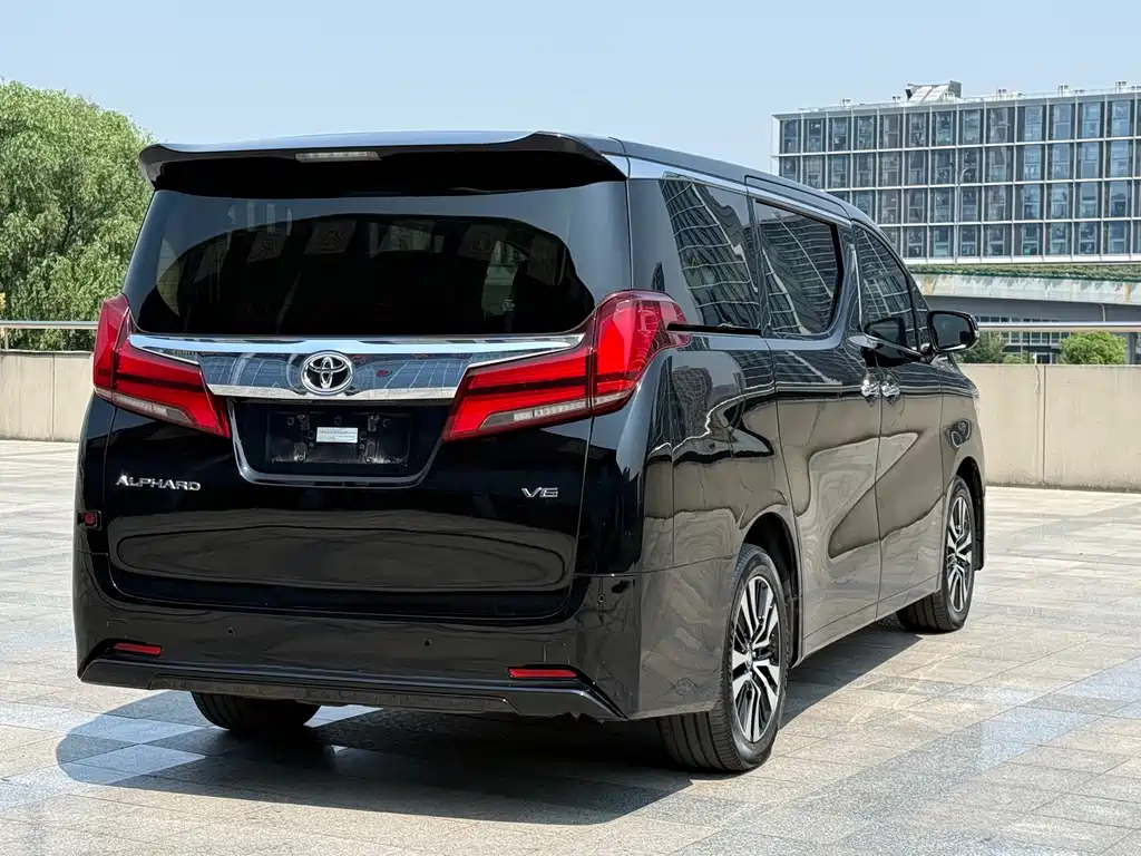Toyota Alphard 2018 — фото 11