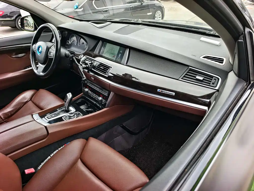 BMW 5 Series GT 2010 — фото 10