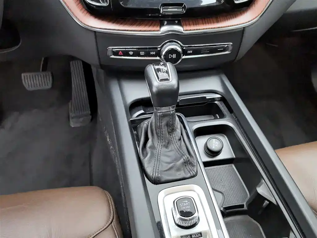 Volvo XC60 2020 — фото 13