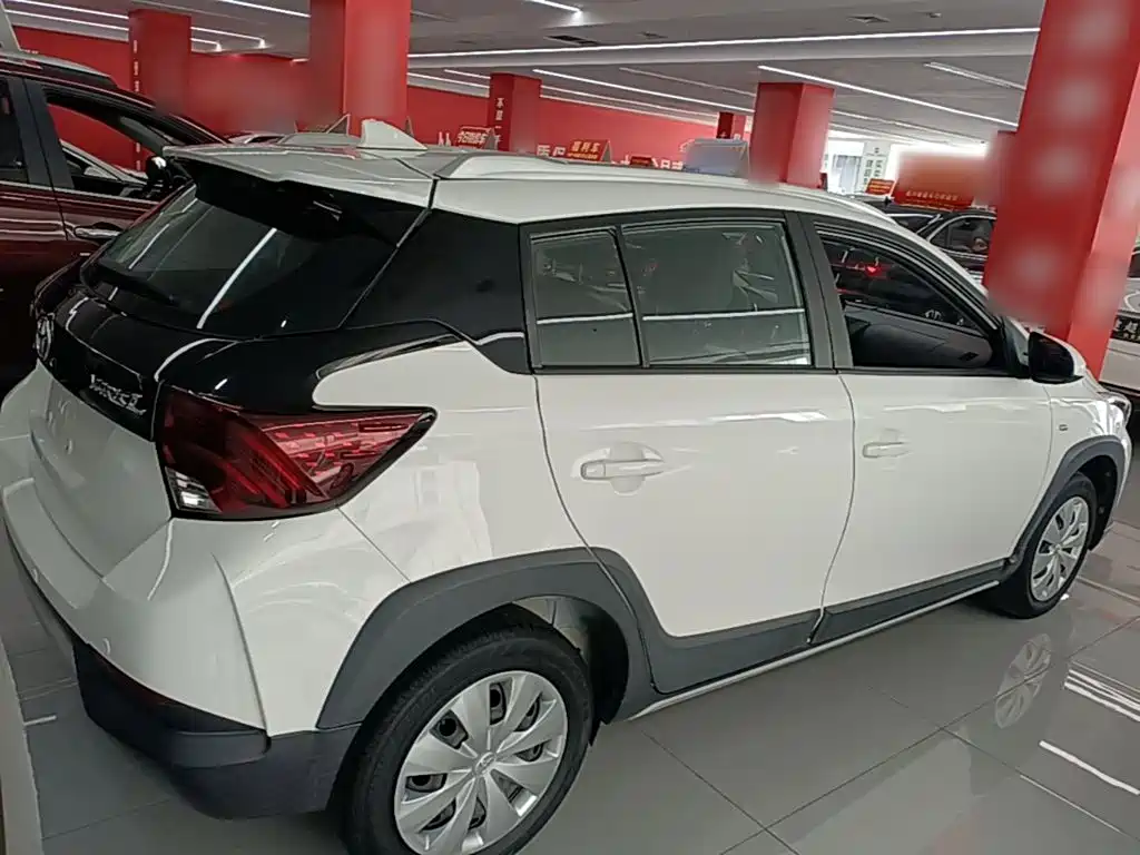 Toyota Yaris L 2021 — фото 7
