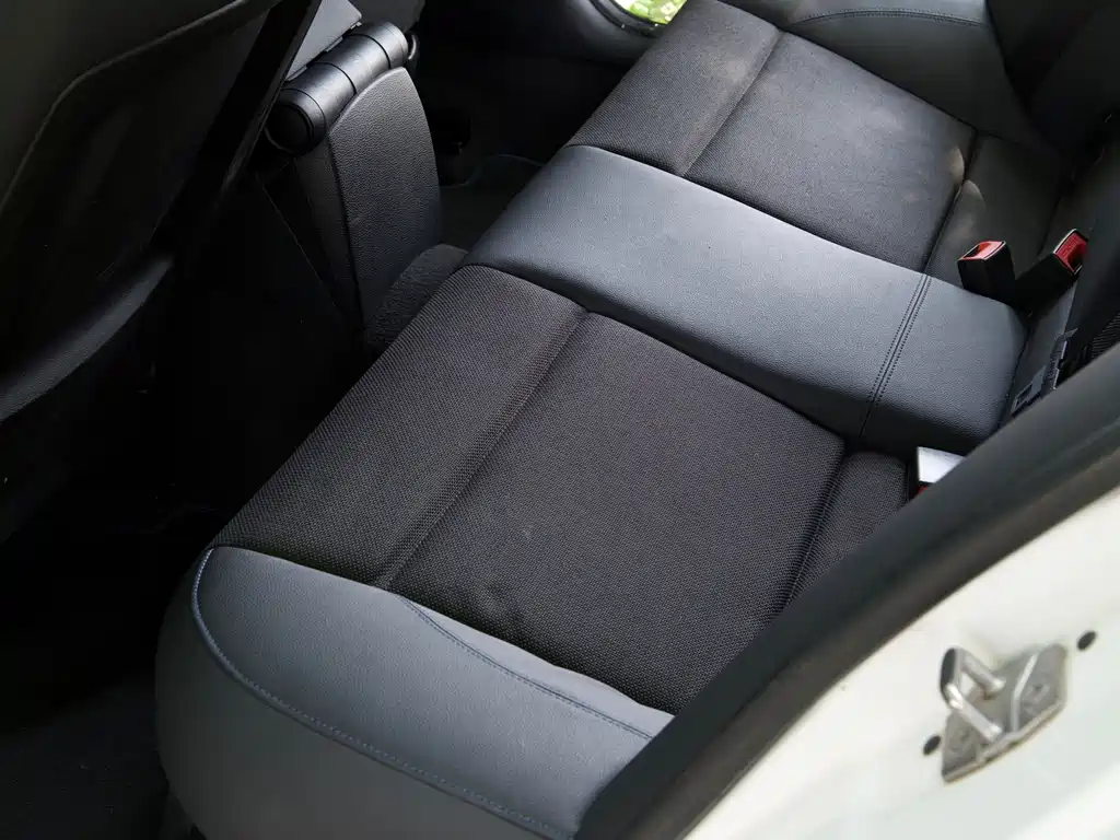 BMW 1 Series 2010 — фото 14