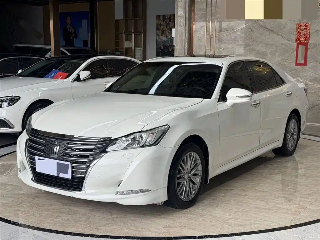 Toyota Crown 2015