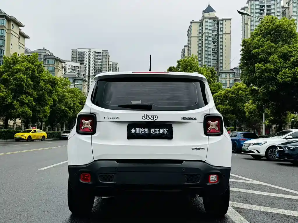 Jeep Renegade 2017 — фото 6