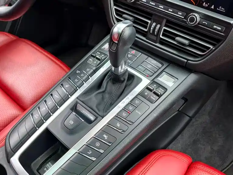 Porsche Macan 2021 — фото 13