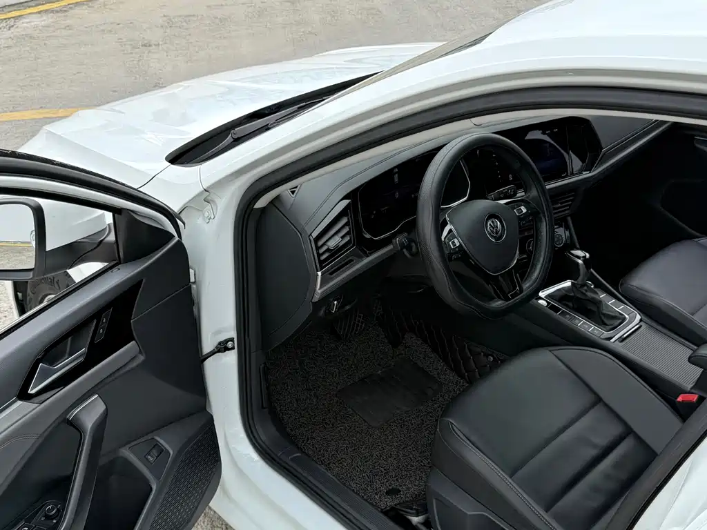 Volkswagen Sagitar 2021