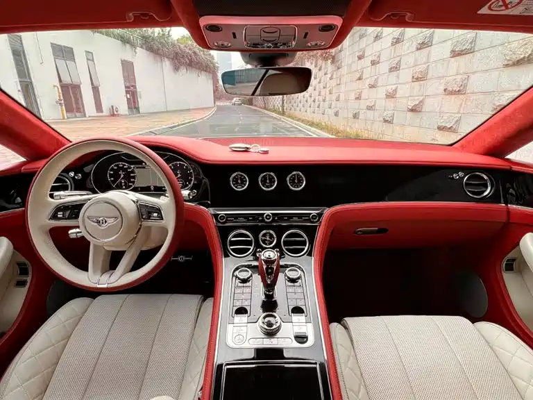 Bentley Continental 2023 — фото 14