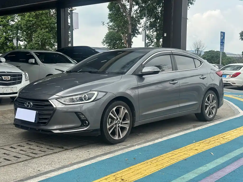 Hyundai Elantra 2018 — фото 1