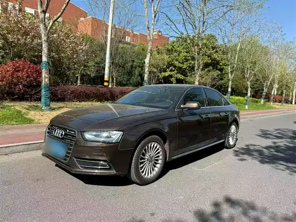 Audi A4L 2016