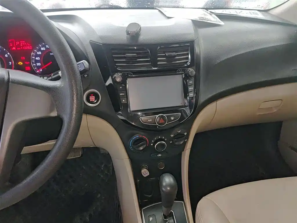 Hyundai Verna 2014 — фото 13