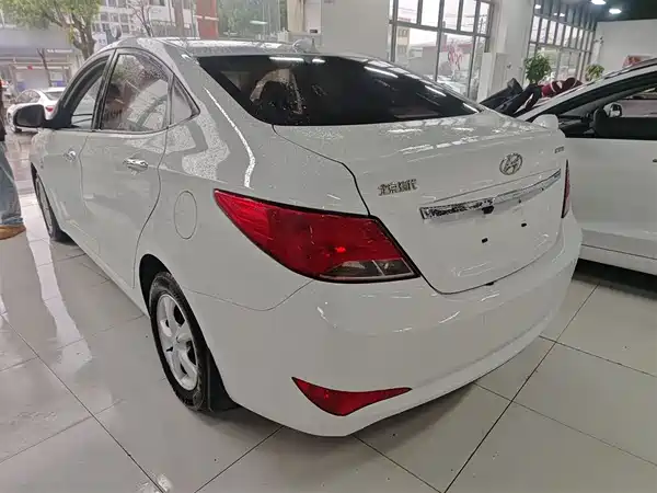 Hyundai Accent 2014