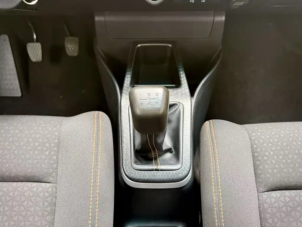 Geely Vision X1 2018 — фото 10