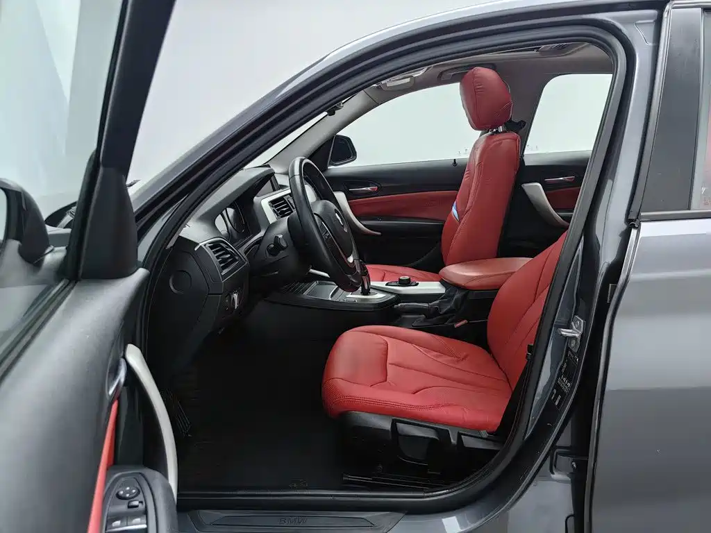 BMW 1 Series 2019 — фото 10