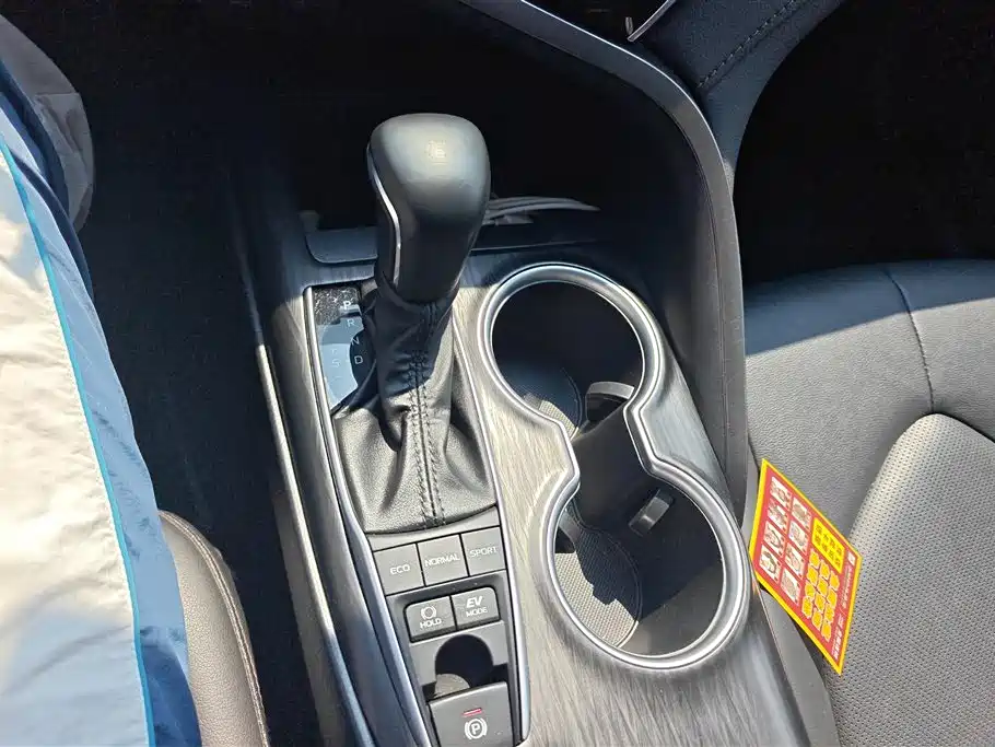 Toyota Camry 2023 — фото 16
